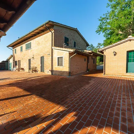 La Tegolaja Belvedere Con Piscina アパート カパンノリ